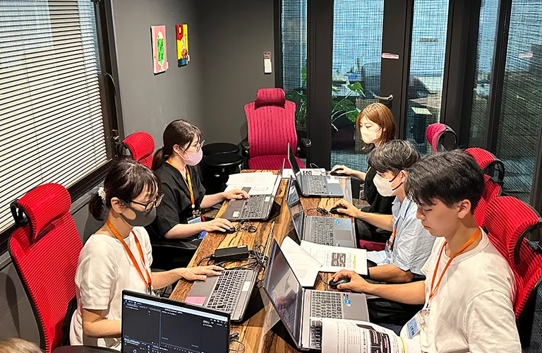 Adobe Premiere Proを使用した動画制作に関するIT研修(全8回)を実施しました。